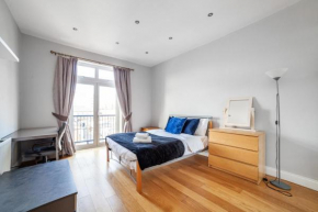 Modern Comfort 4 King Beds Near Camden Town